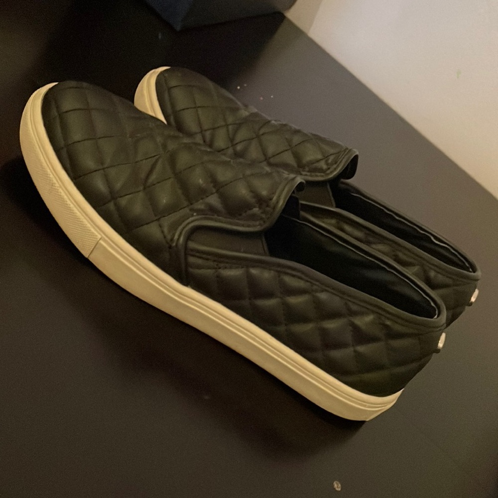 Woman Steve Madden slip on size 7